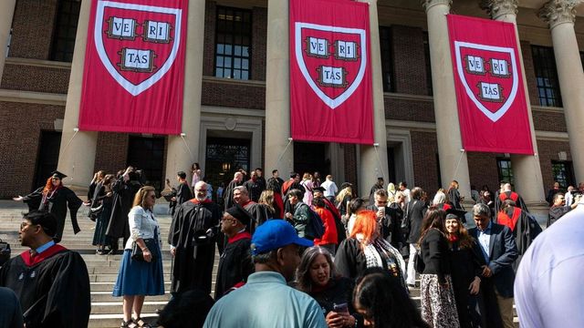 Harvard, Trump avvia la revoca dei visti per gli stranieri