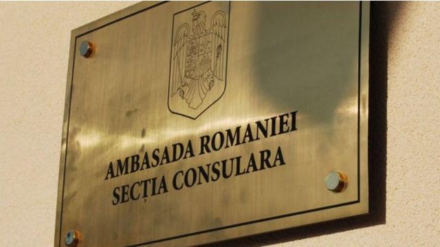 Ambasada României la Chișinău își suspendă activitatea pentru o zi, după ce un angajat este suspectat de infecție cu Covid-19