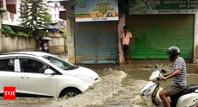 Floods displace over 4 lakh in Assam