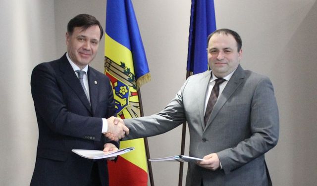 Agenția Proprietății Publice și compania bulgară, care vrea să cumpere pachetul de acțiuni de la Moldindconbank, au semnat antecontractul