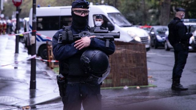 Un bărbat a fost decapitat lângă Paris