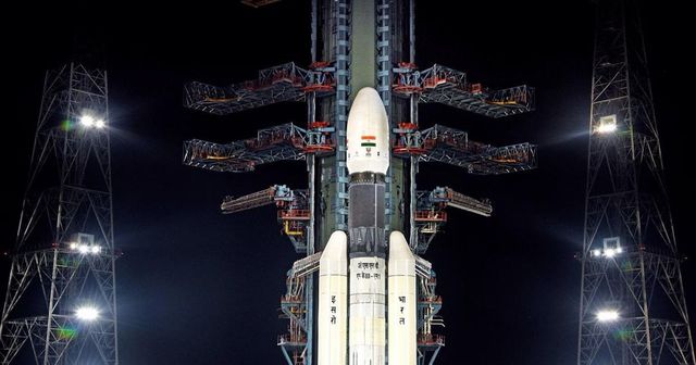 Indie vyslala na Měsíc sondu s robotickým vozítkem. Přistát má v polovině září