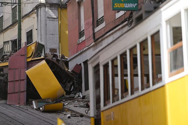 Raport preliminar: Accident tragic la funicularul Gloria din Lisabona