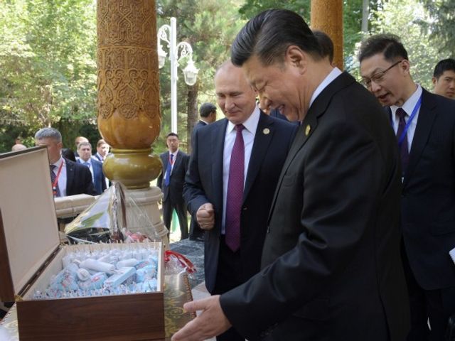 Путин подари сладолед на Си Дзинпин за 66-годишния му рожден ден