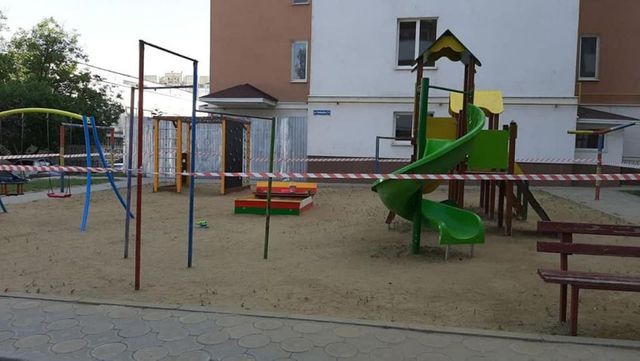Accesul la terenurile de joacă din Chișinău rămîne restricționat