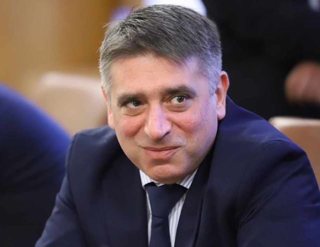 Екатерина Захариева не отрече категорично, че мониторингът продължава