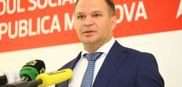 Socialistul Ion Ceban a depus actele pentru a fi inregistrat in cursa electorala