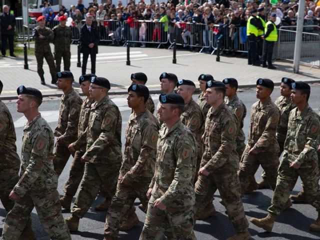 Statele Unite vor suplimenta efectivele militare din Polonia