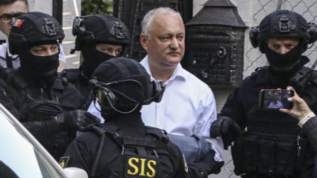 Procurorii vor să-i interzică fostului președinte Igor Dodon să mai discute cu presa