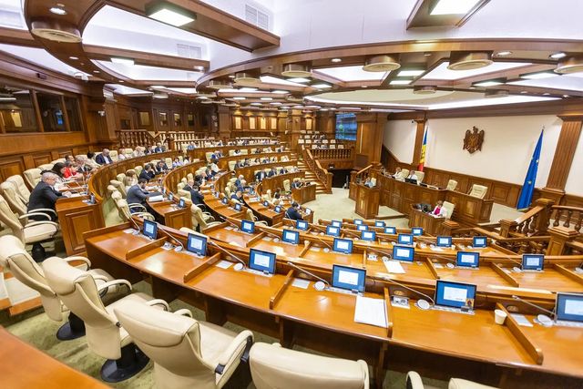 Deputații au adoptat Declarația cu privire la aderarea Republicii Moldova la Uniunea Europeană