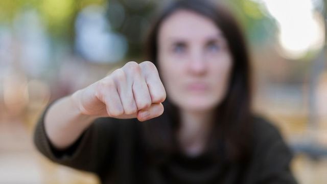 Végignézte a kollégája, ahogy földre viszik a BKK-rendészt a Blahán