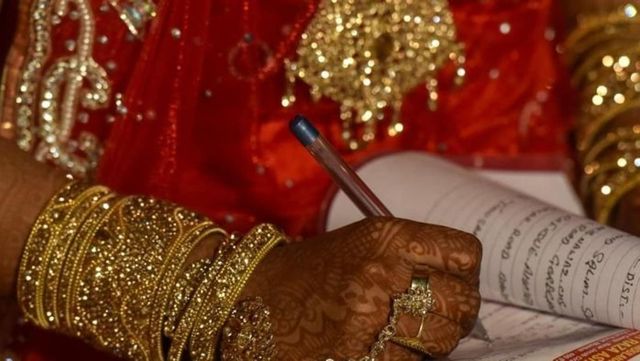 11 UP Women Take Pradhan Mantri Awas Yojana Money And Flee With Their Lovers