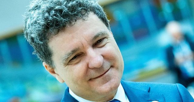 Nicușor Dan îndeamnă basarabenii din România să voteze la alegerile din Republica Moldova