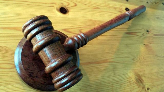 Infractorii condamnați la închisoare de până la șapte ani ar putea executa pedeapsa la domiciliu