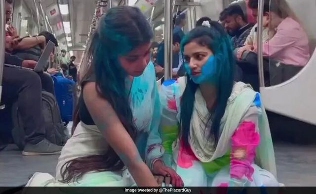 Delhi Metro Closes Lok Kalyan Metro Station In View Of AAP Protest