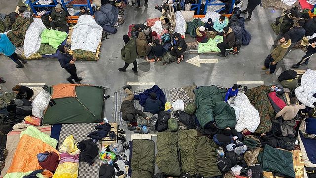 Нелегальные мигранты устроили бунт в центре для иностранцев в Польше