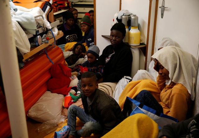 Francie a Německo přijmou většinu migrantů z lodi Alan Kurdi, která čekala u Malty