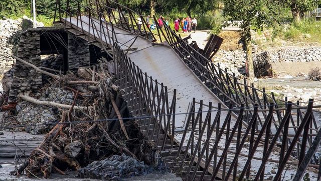 Heavy rains disrupt 524 roads in Himachal Pradesh, 1230 electricity transformers hit