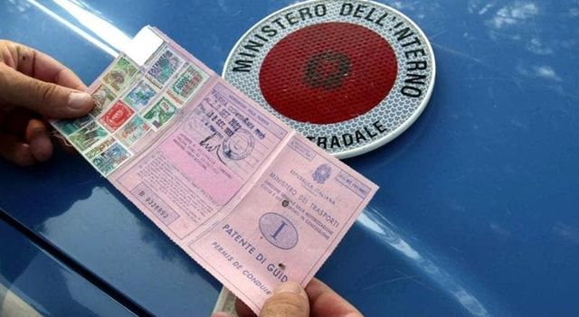 Eurocamera, sì alla patente di guida a 17 anni