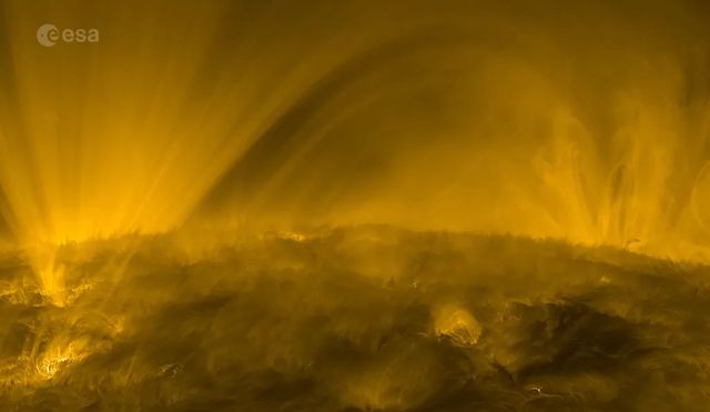 O înregistrare video a suprafeței Soarelui arată ploaia solară, erupțiile și mușchiul coronal