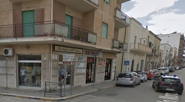 Bomba distrugge negozio di biancheria intima nel Foggiano