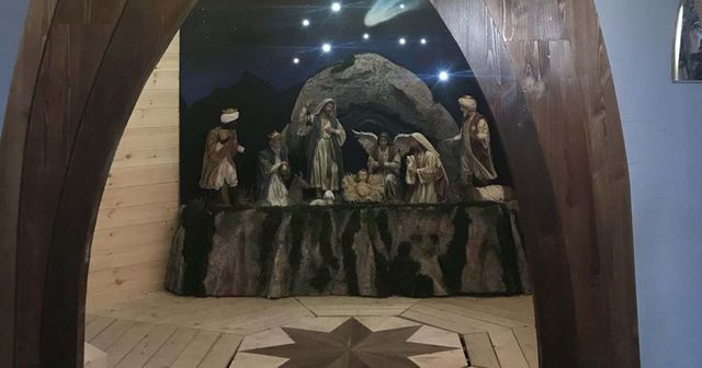 Makón avatták fel Magyarország legszebb Betlehemét, Makovecz-stílusban készült (videó)