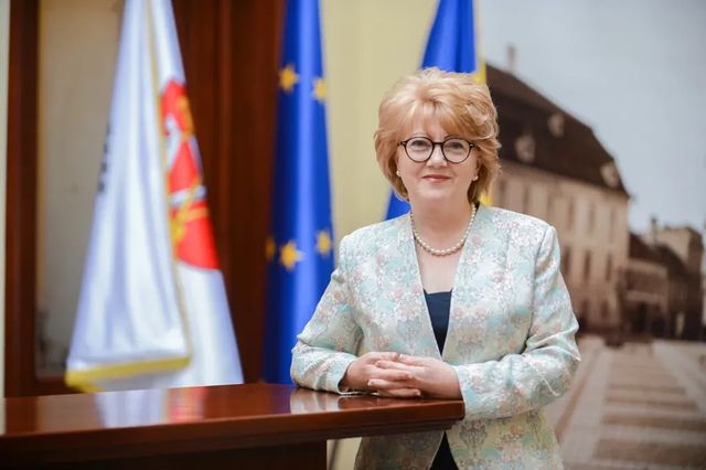 Fostul primar Astrid Fodor se întoarce în funcție după decizia Tribunalului Sibiu