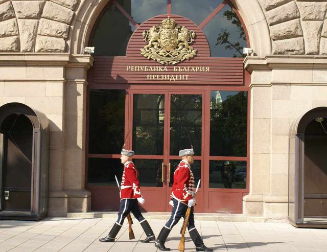 Президентът свиква консултативна среща за отношенията със Северна Македония