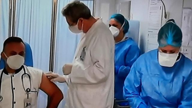 Adrian Streinu Cercel, medic: Masca va rămâne obligatorie în continuare până în 2023