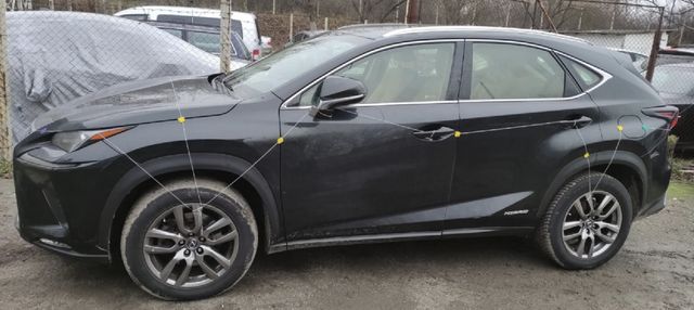 Un Lexus căutat de Interpol, depistat la trecerea frontierei moldo-române