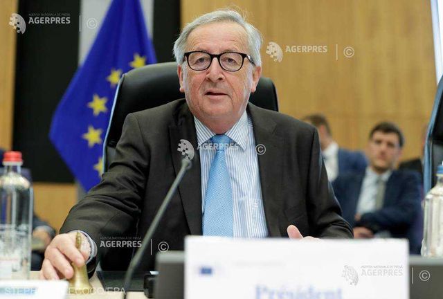 Jean-Claude Juncker o laudă pe Angela Merkel pentru politica privind imigrația