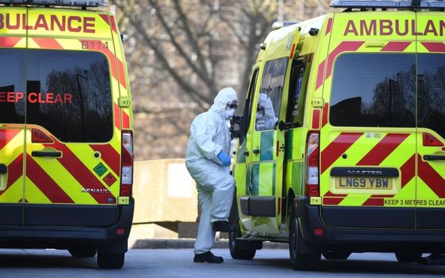 Un băiat de 13 ani, infectat cu coronavirus și fără alte afecțiuni medicale, a murit singur, izolat într-un spital din Londra