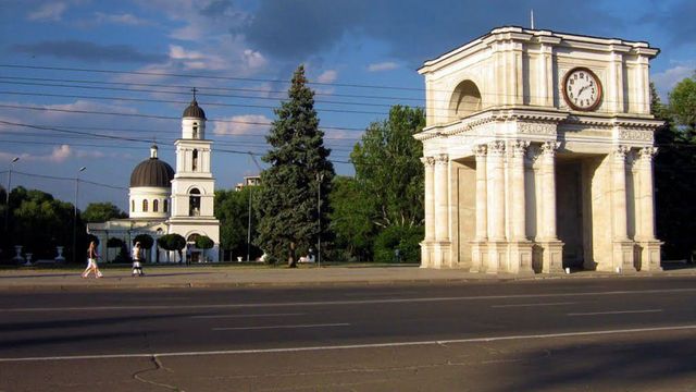 Mitropolia Chișinăului vrea să preia în gestiune Arcul de Triumf