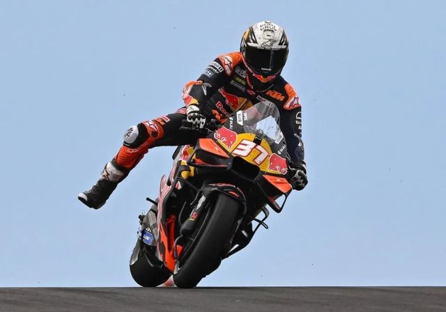 Pedro Acosta lidera una calificación al sprint