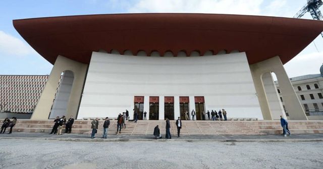 A Bukaresti Nemzeti Színház nyáron pótolná az elmaradó előadásokat