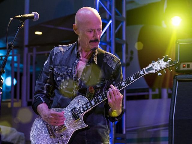 Почина китаристът на група Kiss Боб Кулик