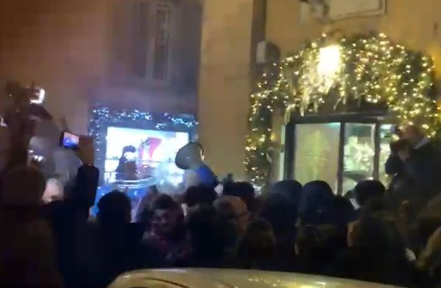 Roma, scontri tra studenti e polizia in piazza Montecitorio