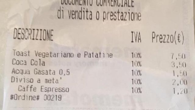 Bar sul Lago di Como fa pagare 2 euro per tagliare il toast, cliente posta lo scontrino