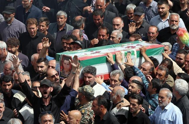 Iran celebra funerali di Stato per 60 vittime di guerra