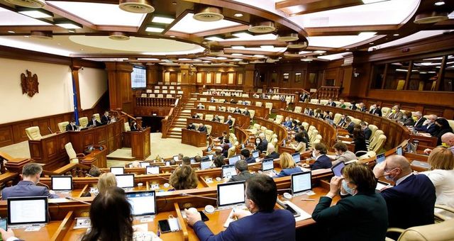 Parlamentul a votat în prima lectură excluderea imunității deputatului în cazul acuzării de corupție