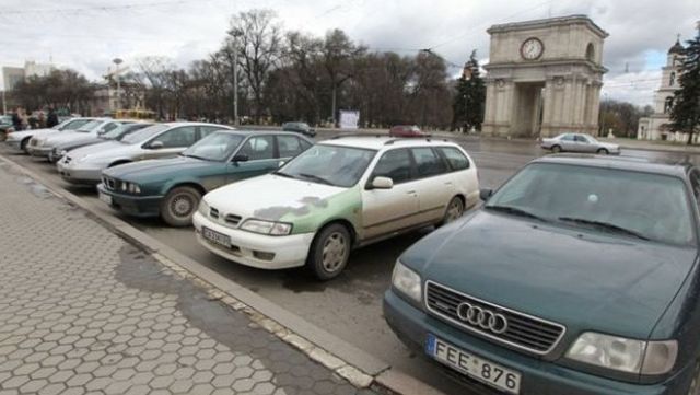 Владельцы машин с иностранными номерами вновь вышли на протест у правительства