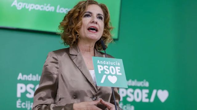 Montero se siente “traicionada, dolida e indignada” después de haber puesto la mano en el fuego por Santos Cerdán