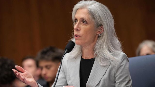 Caos nella sanità Usa, Trump caccia la direttrice dei Cdc