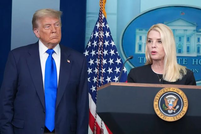 Trump demanda al Wall Street Journal y a Murdoch por publicar una carta con su firma enviada a Epstein