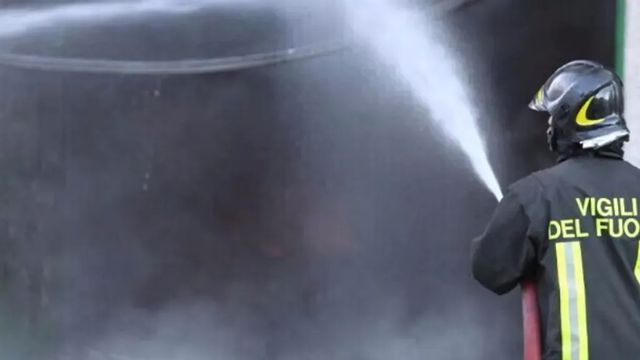 Treni, linea alta velocità fortemente rallentata tra Roma e Firenze per danni causati da incendio