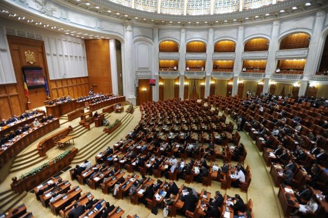 Parlamentul României a adoptat declarația pentru susținerea noului Guvern de la Chișinău