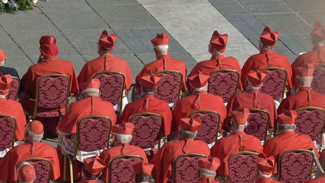 El exarzobispo de Granada, uno de los 5 españoles que elegirán al sucesor de Francisco