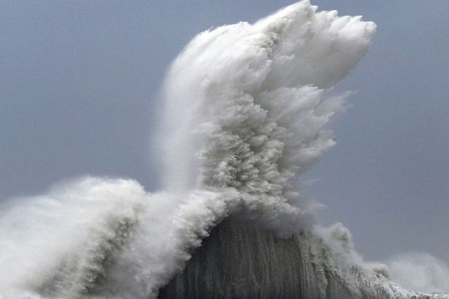 Powerful quake jolts northwest Japan, tsunami warning issued
