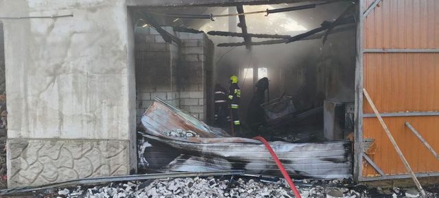 Incendiu la un depozit de brichete din Zaim
