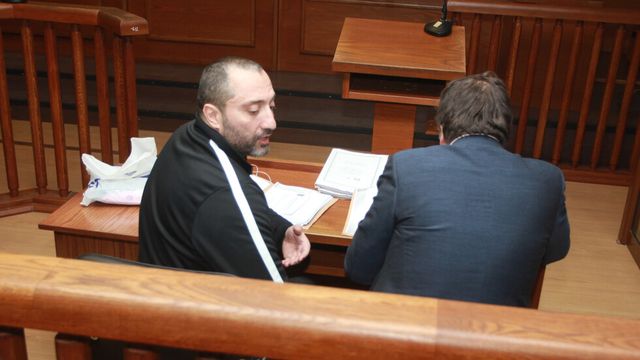 Митьо Очите и Миню Стайков – под стража с телефони, вафли и салам